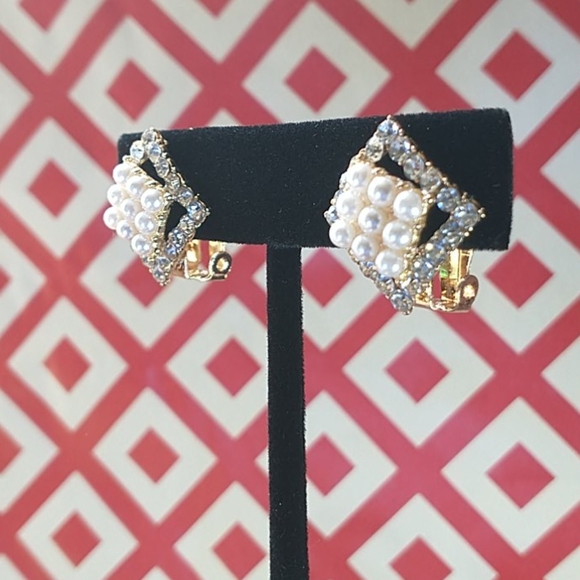Gold tone Rhinestone Pearl clip-on earrings - Picture 2 of 4